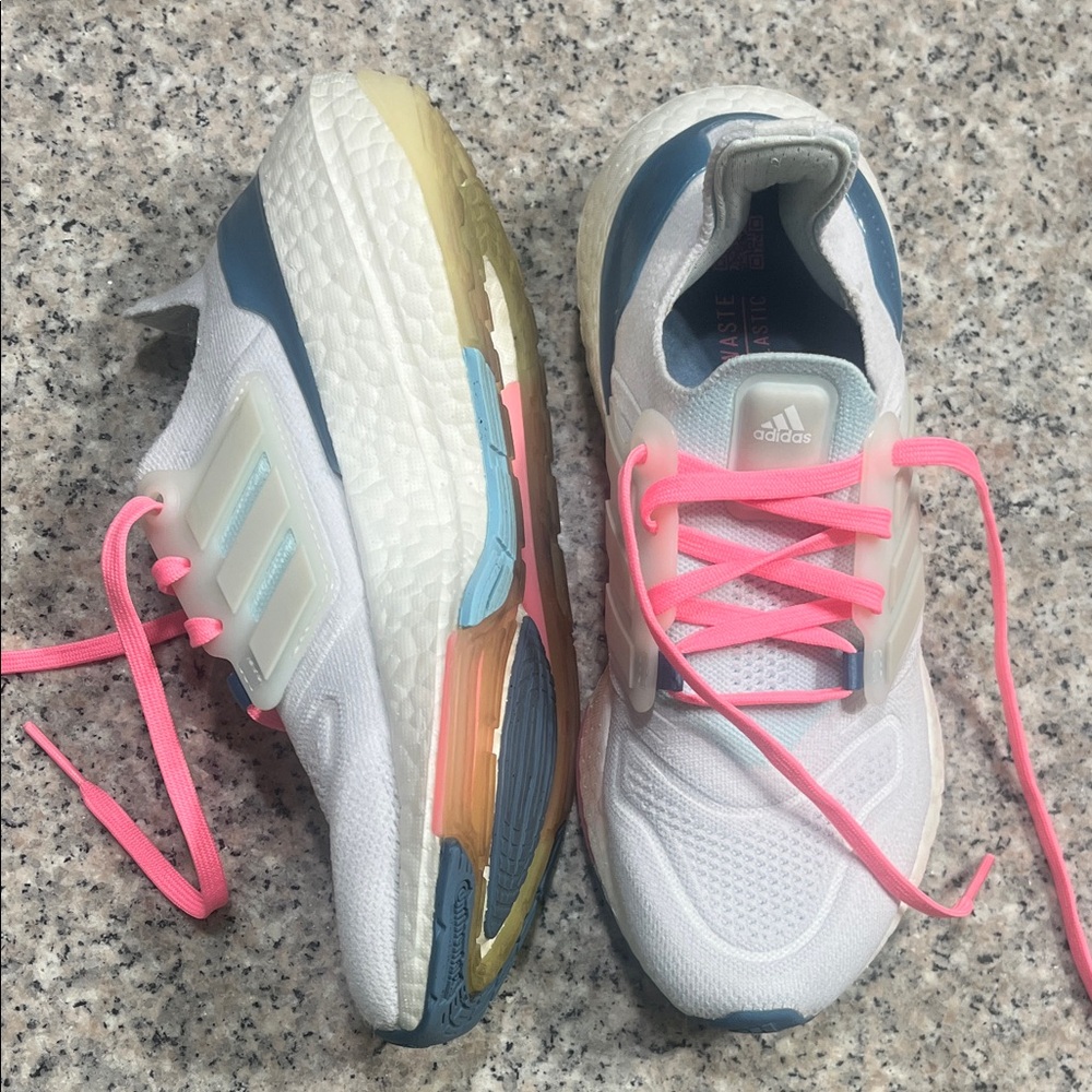 Adidas Women's Ultraboost22